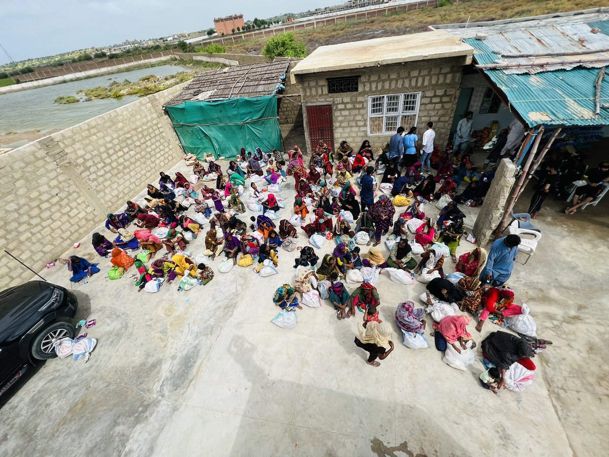 Saadriazkagdi's tweet photo. Alhamdulillah covered Balochistan (Bella &amp; Uthal), Thatta, &amp; Khairpur (PirJogoth)

Covered 1000 families Alhamdulillah! 

Please remember me &amp; my family in your prayers.

Thank-you, @shafaywahidi &amp; @rha_pakistan for your support.

#FloodsInPakistan #Helpchangetheworld https://t.co/iBCwQ4jO2B