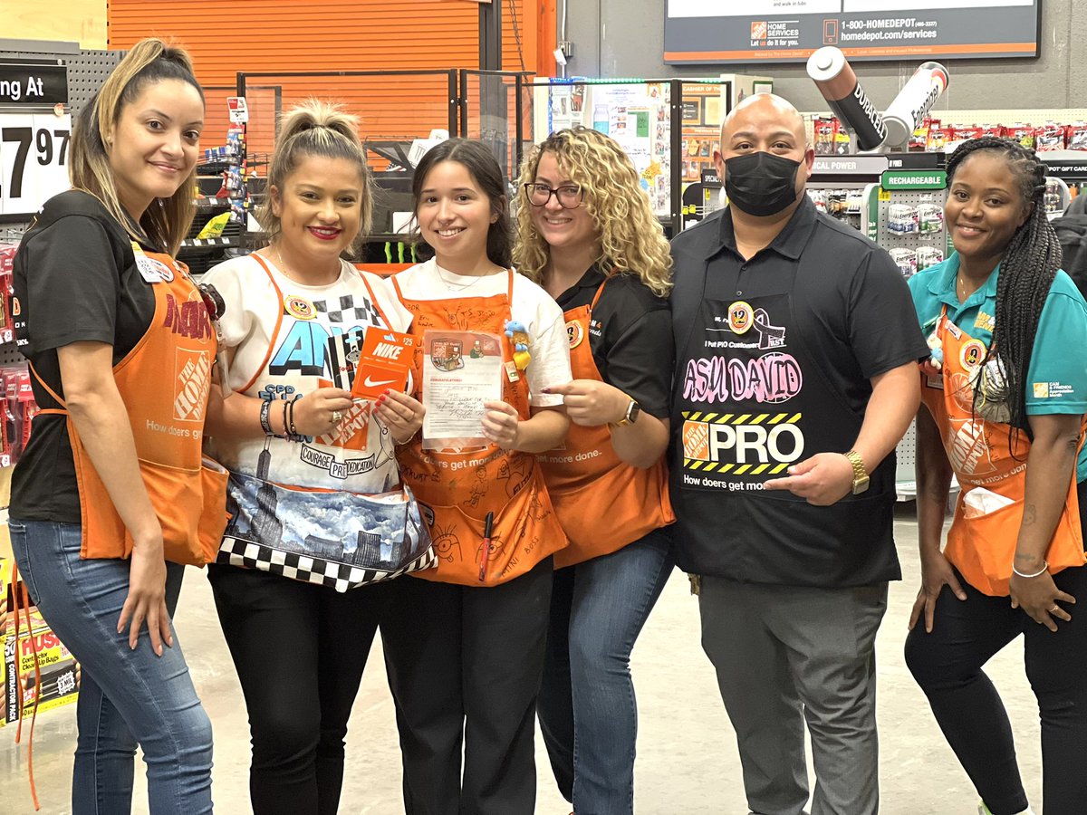 SouthLoop1950's tweet photo. Meet Joanna Cashier. Does A Phenomenal Job Being Mentioned Weekly On VOC And Best Check Out Time! 💪🏼 🌟 @D65Hutch @MikeRousek @MattDominiakD65 @ErilynRodz @1950_ASMDAVID https://t.co/nKlhetdPtY