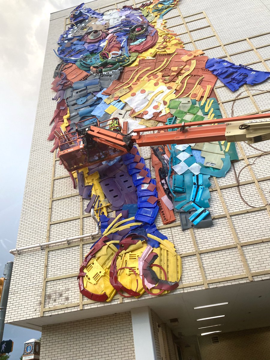 kcoarts's tweet photo. Caught a passenger seat snapshot of this awesome “Trash Animal” art in progress on a trip through El Paso a few weeks ago. It’s so striking, and a great addition to the amazing public art landscape in El Paso! The artist is Bordalo II. https://t.co/9x3YMpLo9v