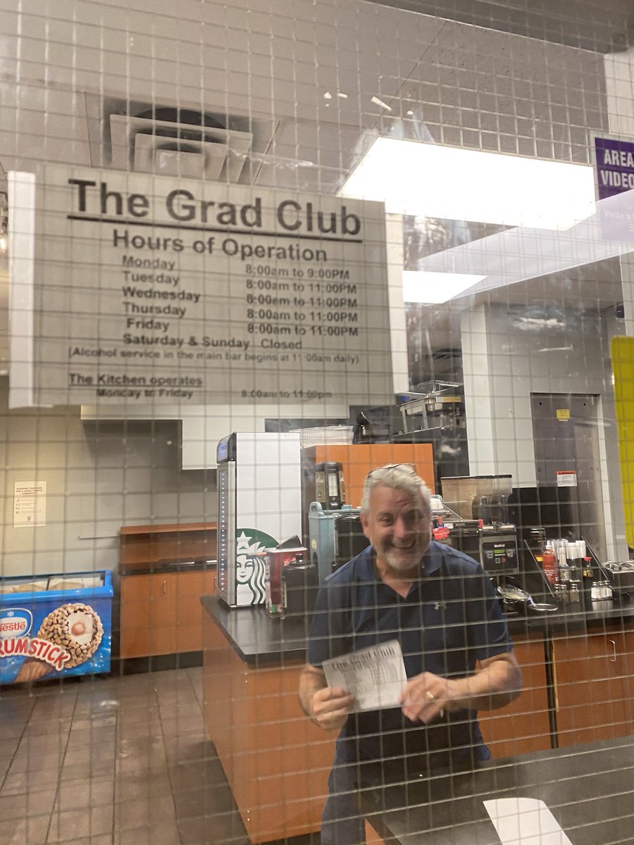 Joel_Welch's tweet photo. New hours of operation at #SOGS #WesternU #GradClub have been posted. We’re into fall/winter term hours! 

Give them a follow at @uwogradclub and check out the new website at https://t.co/zWe1Ds2Jrz.

#GradLifeWesternU https://t.co/1N4ivPc6I6