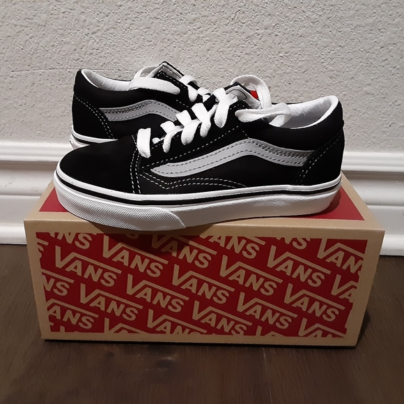 monae_bolar's tweet photo. So good I had to share! Check out all the items I'm loving on @Poshmarkapp from @ThePeoplesBout1 #poshmark #fashion #style #shopmycloset #vans #billabong: https://t.co/iRav7GYysC https://t.co/k47NYCTxZ9