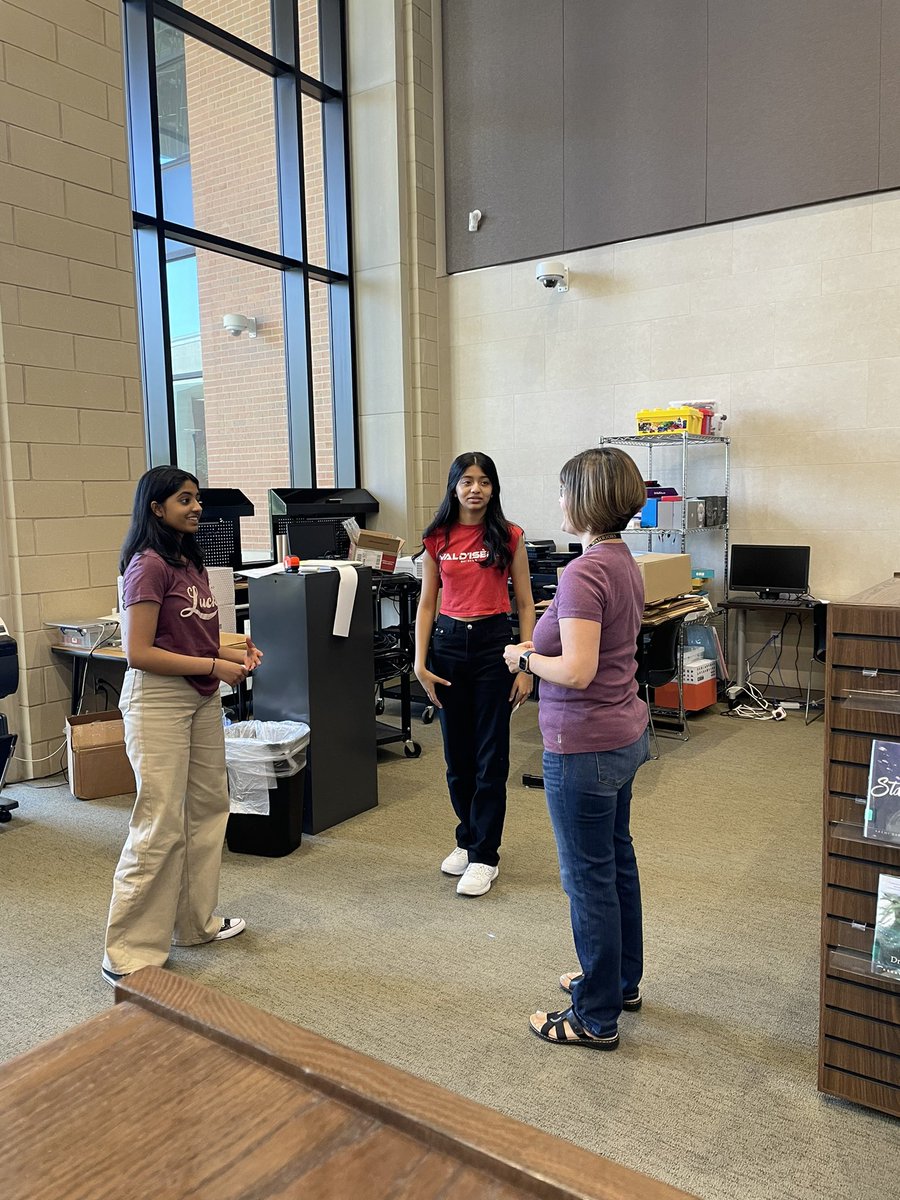 Warrior_Counsel's tweet photo. Admin and counselors had the amazing opportunity to talk with AP Research students about their research ideas. They absolutely blew us away! The future is bright! ☀️😎 https://t.co/r9xbCs7H5a