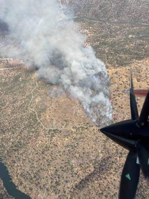 FresnoCoFire's tweet photo. #PowerIncident Firefighters are battling a 50 acre wildland fire on the 37000 blk of Powerhouse Road near the community of Auberry. https://t.co/K1w6QywJY4