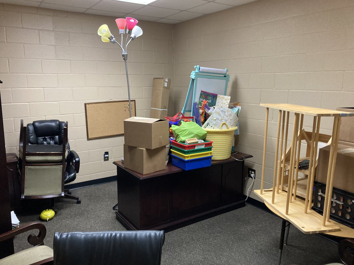 SchCounselorFP's tweet photo. New school, new office, &amp; 12th year as #schoolcounselor. Feeling settled, super grateful &amp; excited to be here! #beforeandafter https://t.co/J96o1HhAX6