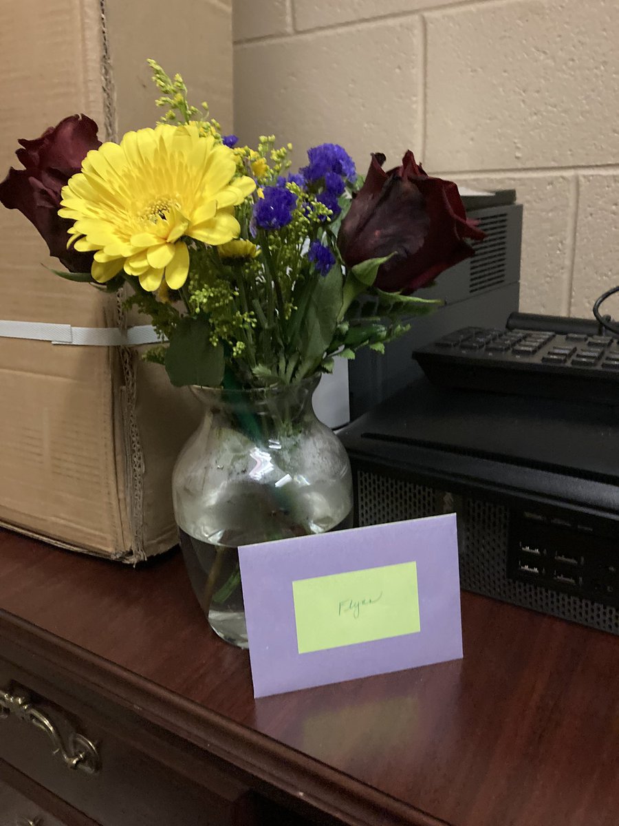 SchCounselorFP's tweet photo. New school, new office, &amp; 12th year as #schoolcounselor. Feeling settled, super grateful &amp; excited to be here! #beforeandafter https://t.co/J96o1HhAX6