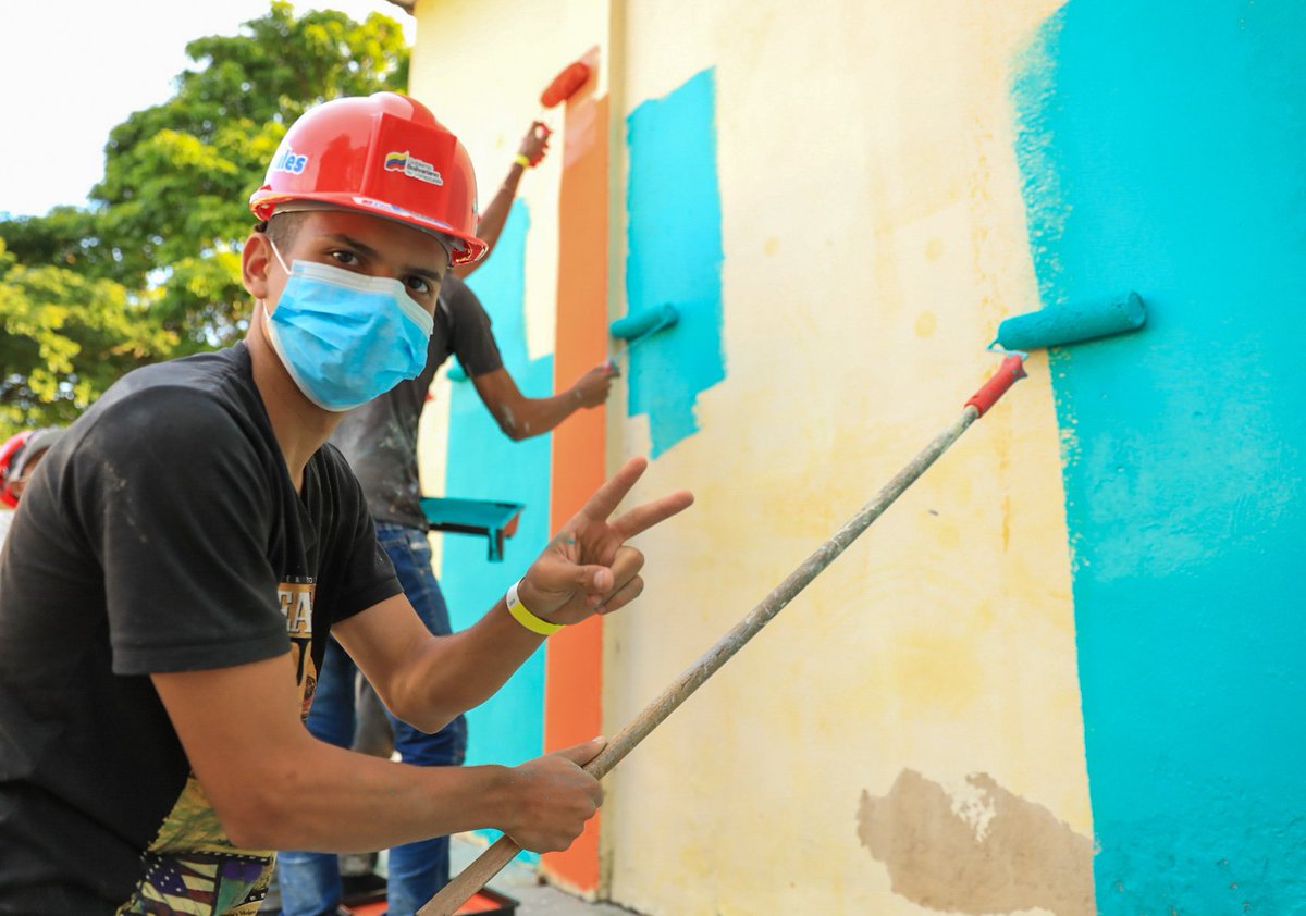 Desde el 23 de Enero, celebramos el gran esfuerzo y los avances de las BriCoMilES. Con la unión y determinación del Poder Popular y el Poder Militar Bolivariano, estamos restaurando las estructuras educativas y de salud de todo el país. ¡Nada nos detiene!