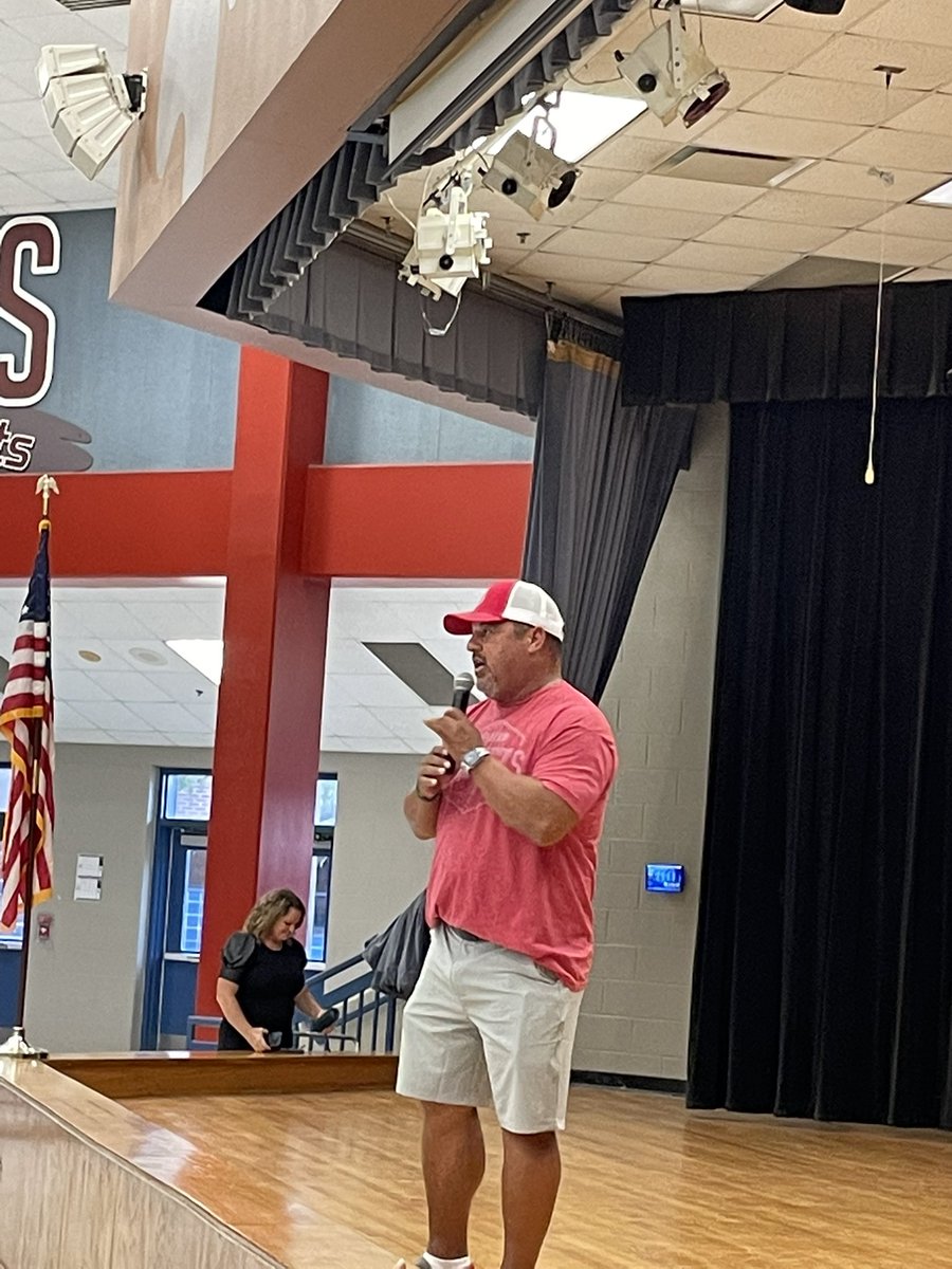 WHMSAthletics's tweet photo. Meet the Wildcats was a huge success! Thank you to all who came out to support your Wildcats today! We appreciate you more than you know! #Wildcats #Woodlake #WHMS 🐾 @coachsotopop @CoachQ_Green @WHMSwildcats https://t.co/QUh5PtDHPK