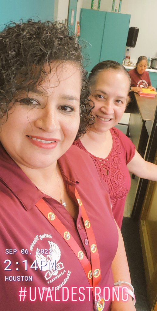 claudiamonica's tweet photo. @HisdOates is #UvaldeStrong.
Our prayers are with parents, students and school staff. HISD in Solidarity https://t.co/PLMrVaaogx
