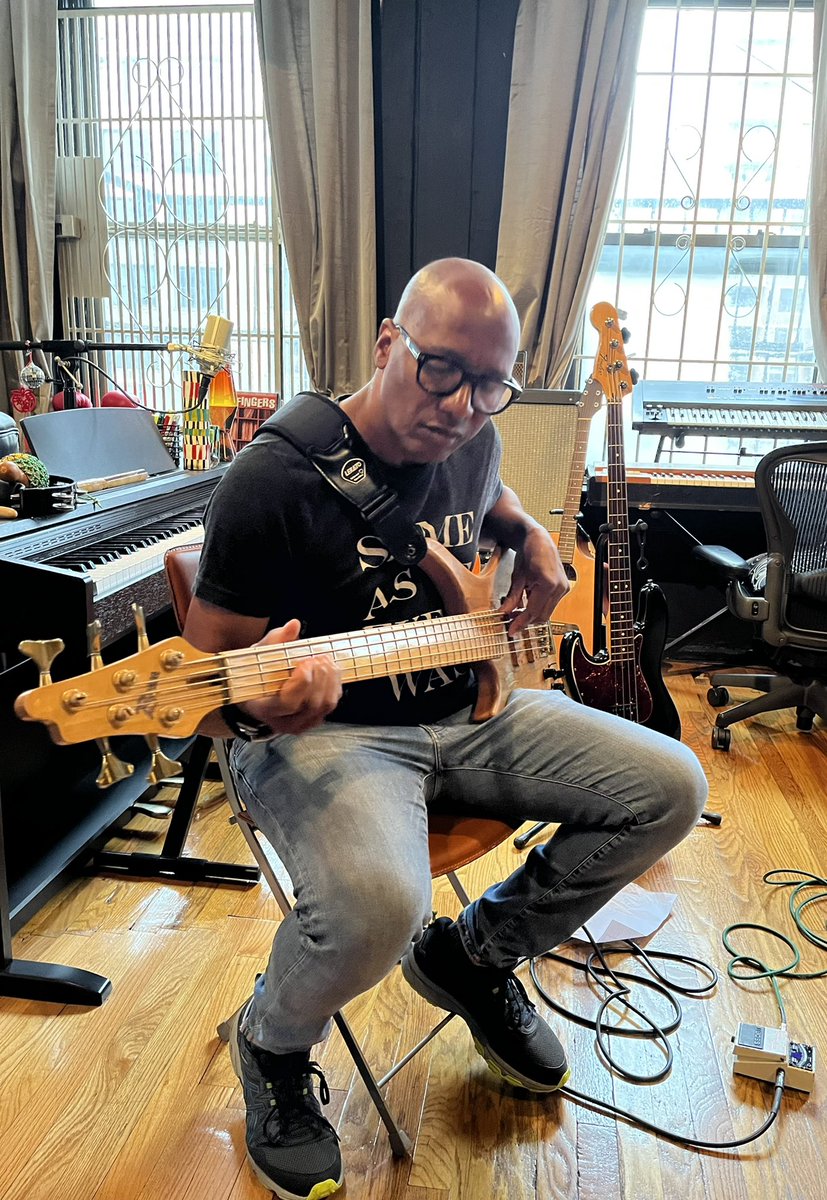 Hookist_'s tweet photo. The amazing #paulfrazier laying down the #bass part at Hookist studio for @alexboyereal ‘s incredible #Hookist song “If You Leave Now”!! Get ready, Good Hookist Peeps! #songwriting #collaboration https://t.co/JGDCfGiHZk