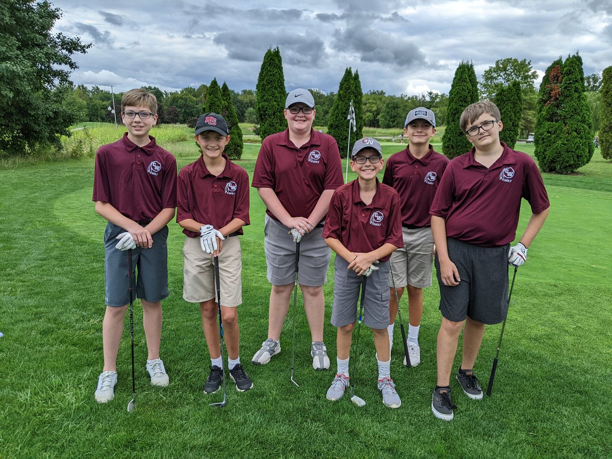 CWMSAthletics's tweet image. Using their irons as lightsabers and then big cheesy grins. These guys are fun on and off the course. @vpaini 

#GoIndians