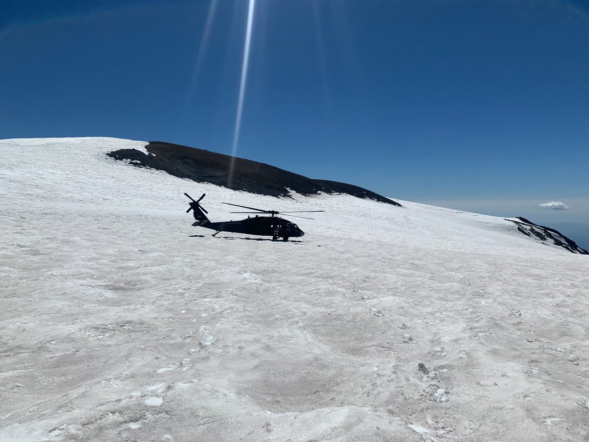 16thCAB's tweet photo. USAAAD-YTC is at it again, this time assisting CWMR and @YakimaSheriff with a rescue on Mount Adams last week: https://t.co/asQyjHDwEH

#BornInBattle #ToSaveALife https://t.co/lcPBCSlxOa