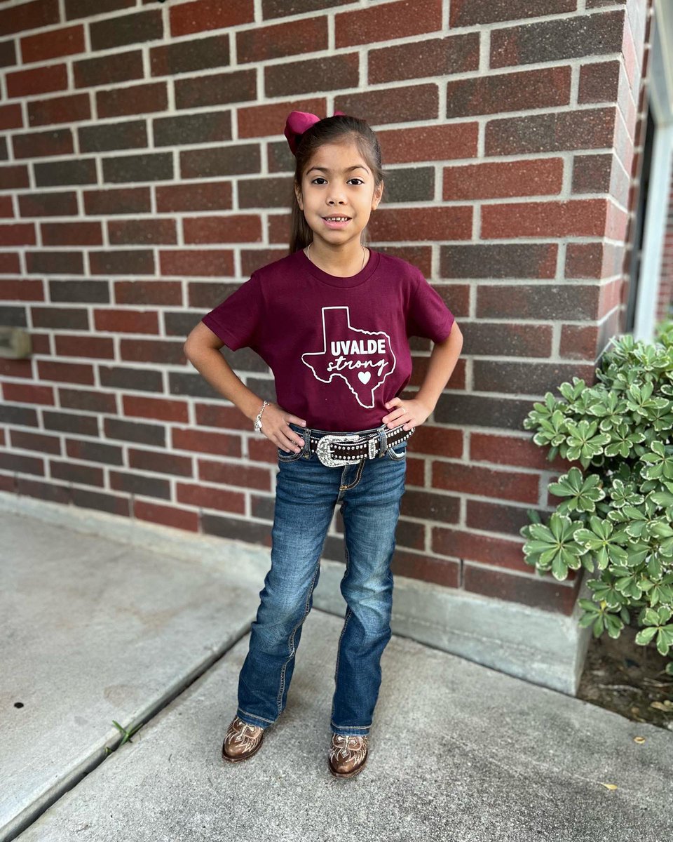 mrslrsinc's tweet photo. TOGETHER WE PRAY.
TOGETHER WE STAND.
TOGETHER WE HEAL.
#UvaldeStrong #AldineISD https://t.co/iDbSD0tRCG