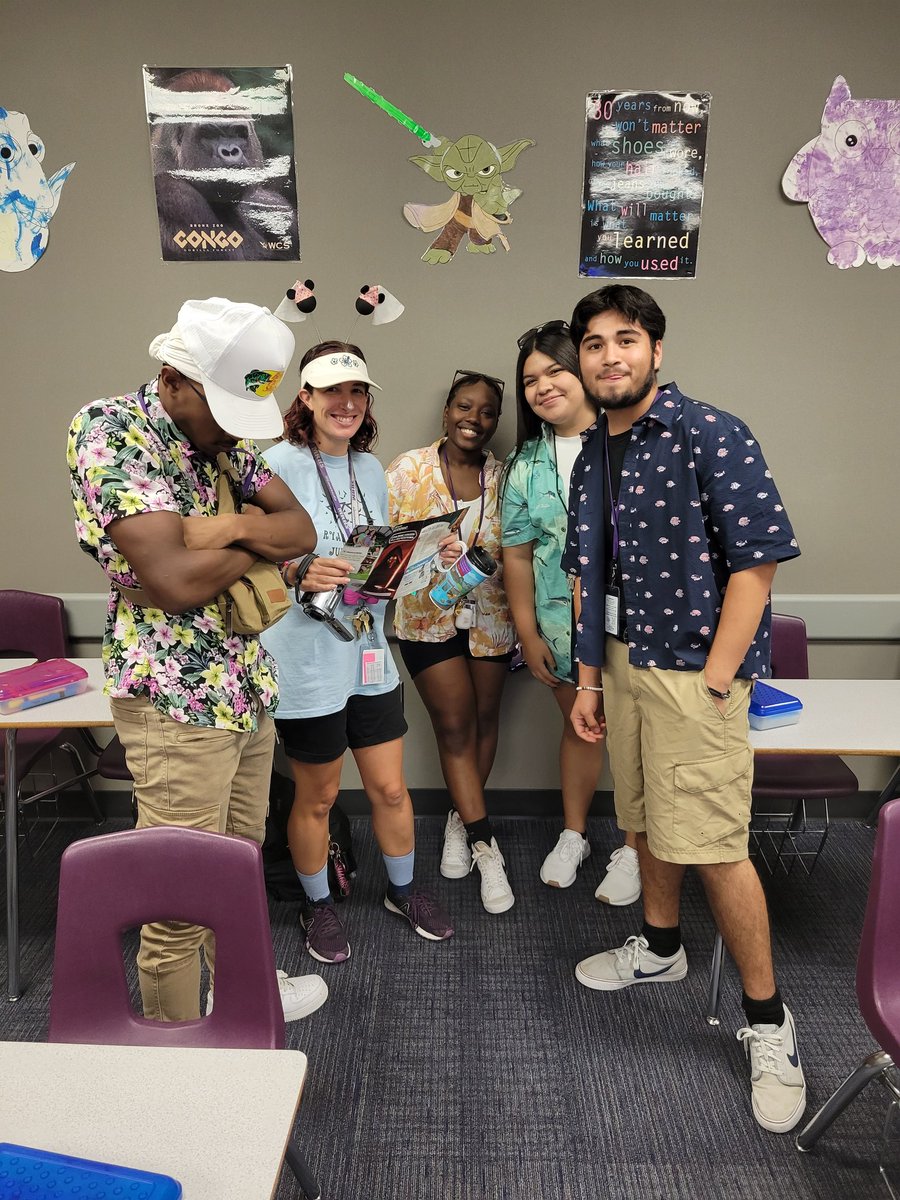 MrsSteen1's tweet photo. When tacky tourist Tuesday is day 1 of creating a tour through NYC to demonstrate mastery of Euler circuits! Another great day at the ranch! https://t.co/vf8LcnU2bI