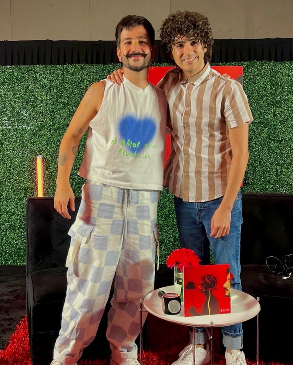 RadioDisneyMX's tweet photo. ¡Platicamos con @CamiloMusica!🤩⛺️

Nos contó sobre su show de mañana en México 🇲🇽 y el estreno de su álbum #DeAdentroPaFuera

¿Ya estás listo para el concierto? ¿Cuál fue tu canción favorita del álbum ? ✍️👇

Muy pronto la entrevista completa #CamiloEnRD #RadioDisney https://t.co/F55SXahVwd
