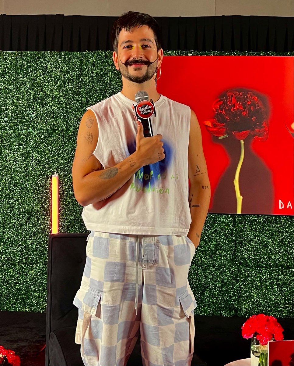 RadioDisneyMX's tweet photo. ¡Platicamos con @CamiloMusica!🤩⛺️

Nos contó sobre su show de mañana en México 🇲🇽 y el estreno de su álbum #DeAdentroPaFuera

¿Ya estás listo para el concierto? ¿Cuál fue tu canción favorita del álbum ? ✍️👇

Muy pronto la entrevista completa #CamiloEnRD #RadioDisney https://t.co/F55SXahVwd