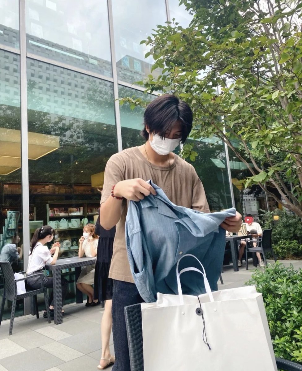 BTS_613Ari's tweet photo. BTS ナムさんが東京の街並みを満喫しているようです。

・新大久保
・表参道
・代官山

自分のセンイル広告を撮影してるの本当に可愛すぎる✨
ナムさんが巡った聖地をまとめましたので、ぜひチェックしてみてください！
普通に都会の道歩いてるのヤバすぎる😭

詳細はこちら🌷
https://t.co/UaMczARPqh https://t.co/K08VOQajc4