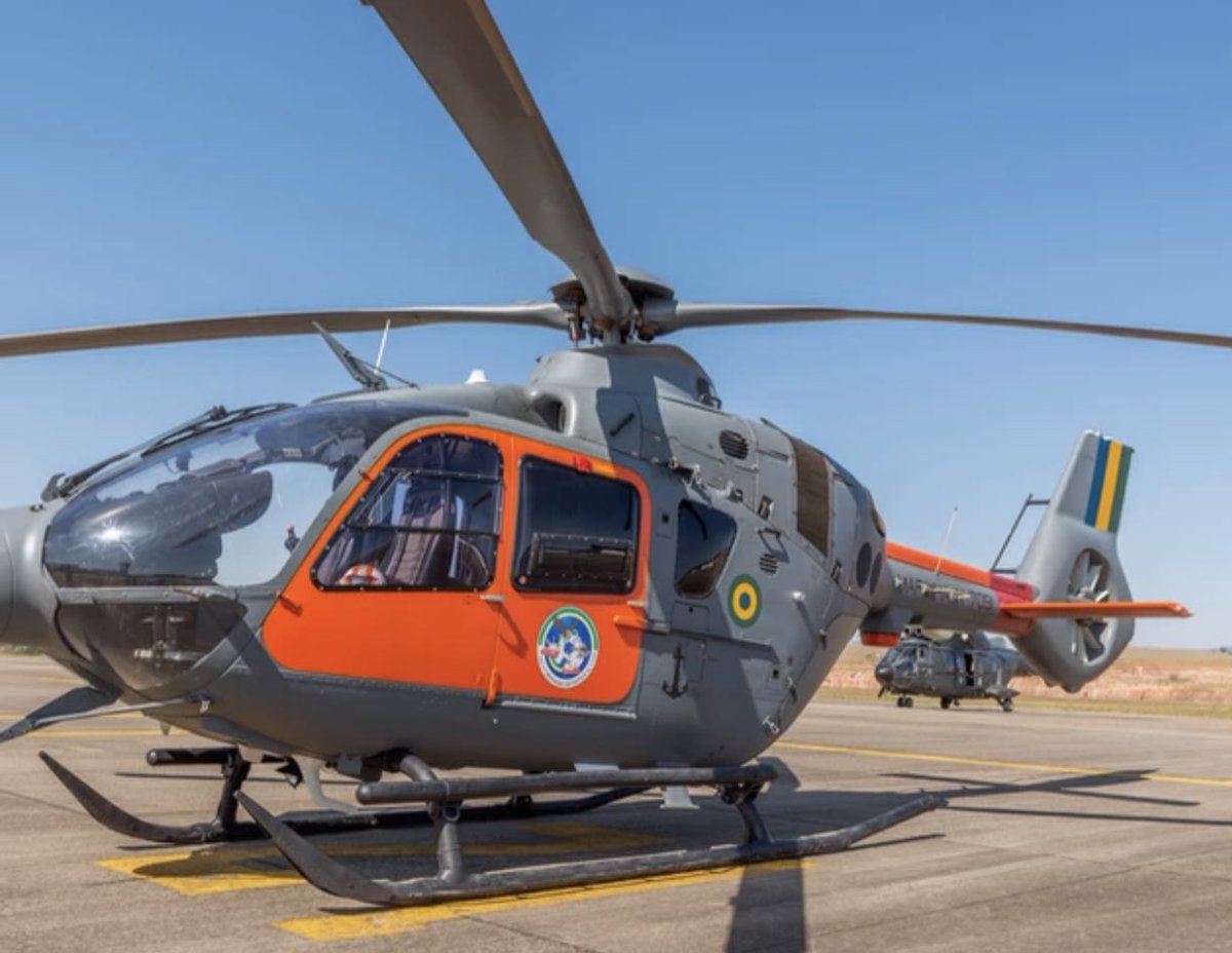 PucaraDefensa's tweet photo. Conociendo el UH-17 de la Marina de Brasil
@hunterpresscom @AirbusPRESS @AirbusHeli @Airbus #h135 @marmilbr @govdefesa @ABIMDE_ @helibras @HelisDatabase #helicoptero #helicopter #uh17 #marinhaBr #antartida #OPERANTAR
https://t.co/GVkcmZ8unL https://t.co/zomsw5n1vf