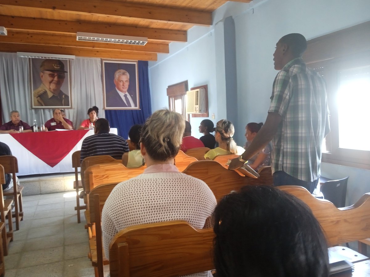 Amplio intercambio con cuadros sindicales en 
<a href="/CtcProvPinar/">CtcPinarDelRío</a> sobre la acción sindical en las empresas con pérdidas, la atención al sector no estatal y la pérdida de la capacidad de compra del salario ante la inflación de la economía #Cuba🇨🇺.
#CubaViveYTrabaja 
<a href="/DiazCanelB/">Miguel Díaz-Canel Bermúdez</a>