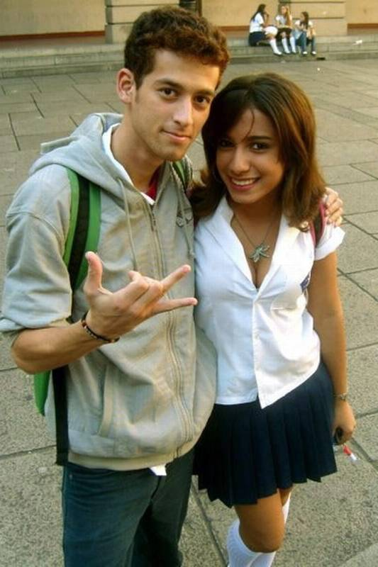 umiguelangelo's tweet image. Pessoal vim fazer um apelo novamente, essa nas fotos é a @Anitta, na minha escola. Atualmente minha escola está passando por um Golpe na direção atual, o nosso gremio se encontra indisponivel e estamos sofrendo opressão, precisamos de toda ajuda possivel! #GolpeNoISERJ #Anitta