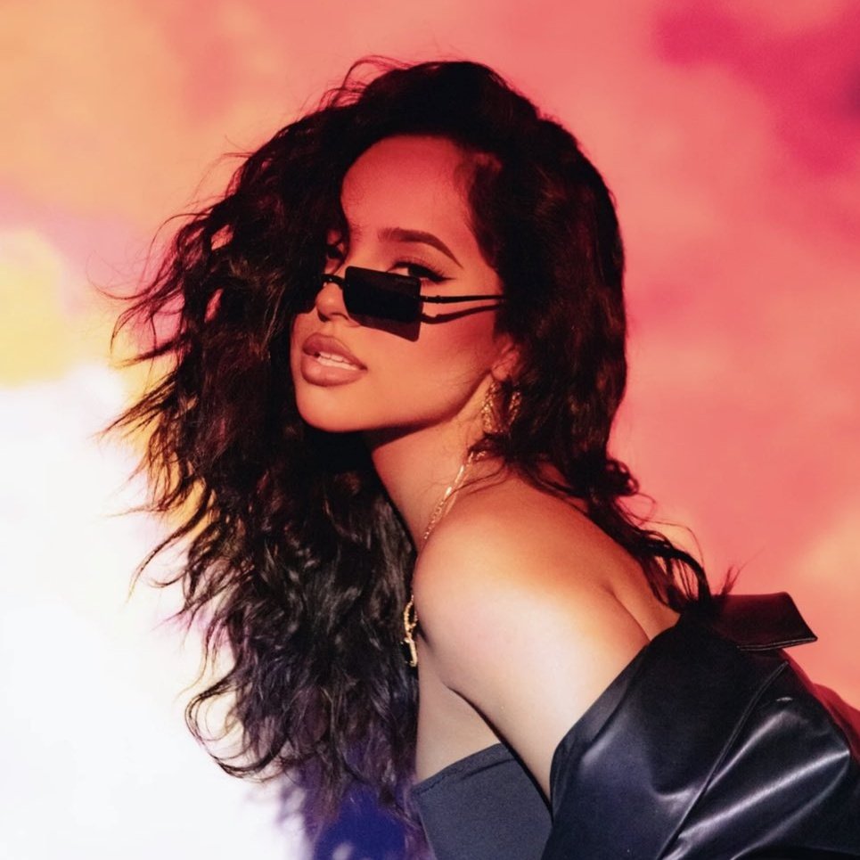 ChartBeckyG's tweet photo. BECKY G alcanza el puesto número #1 en la lista de Billboard Latin Airplay.

• Esta es la PRIMERA vez que Becky alcanza el puesto MÁS alto en el chart con una canción en solitario y 5ta vez en general! 💜🔥 https://t.co/sroiLHqmDy