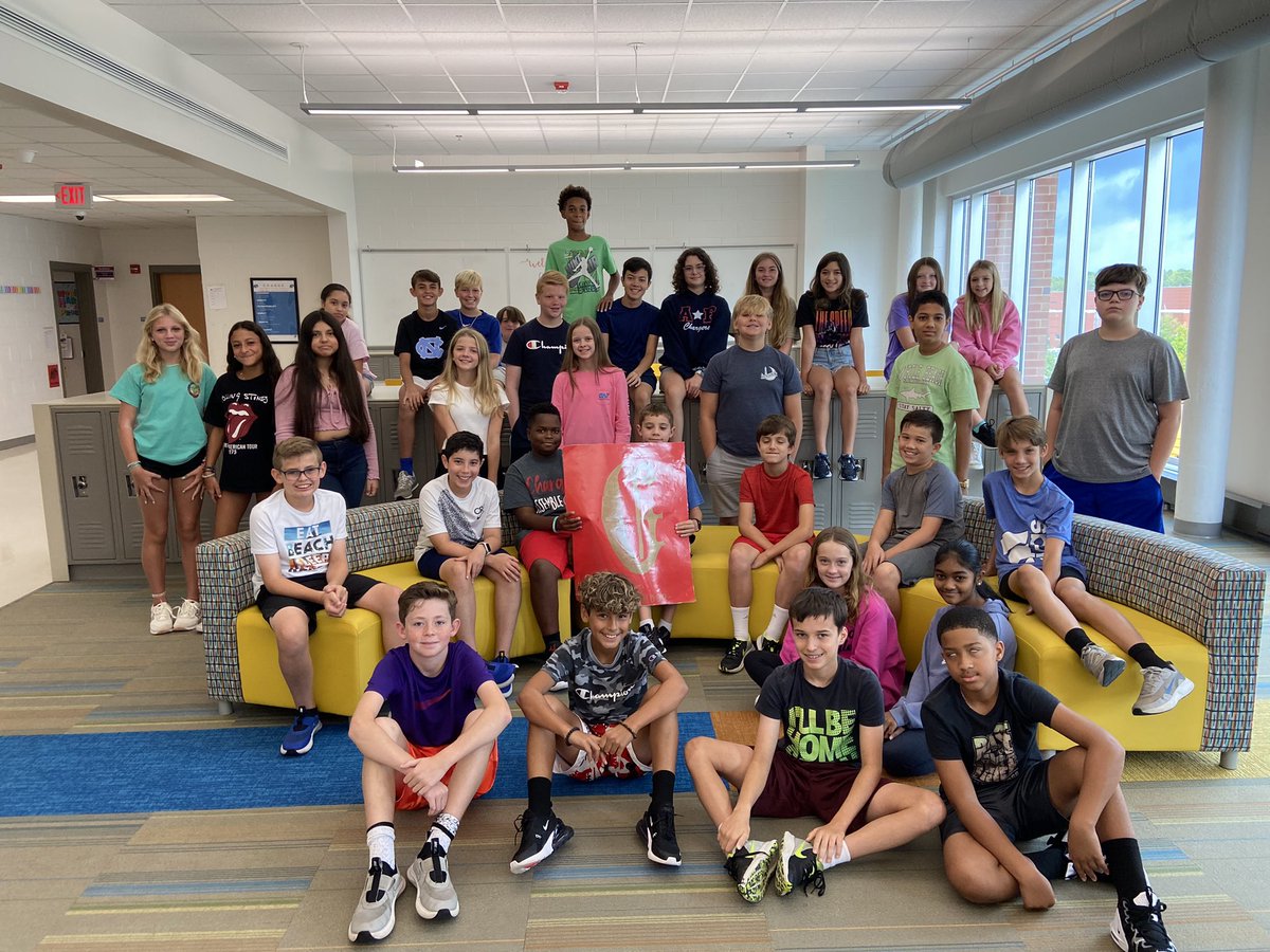 Mrs_Sidoti's tweet photo. Another year, another sorting! My favorite tradition of the year 🥳 Can’t wait to see which team will win Q1/Q2! ✨ 🐦 🦁 🦡 🐍 https://t.co/rakatDHxCk