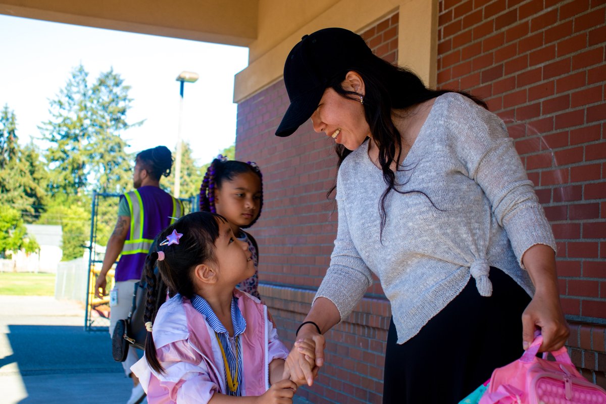 CloverParkSD's tweet photo. What a big day for our newest class of kindergarten students! ππ Parents held back tears as they sent their students off for the first day of school, but the students couldnβt wait to join their teachers and new friends in the classroom. #CPSDFirstDay #CPSDFutureReady https://t.co/B82MhGLdHq