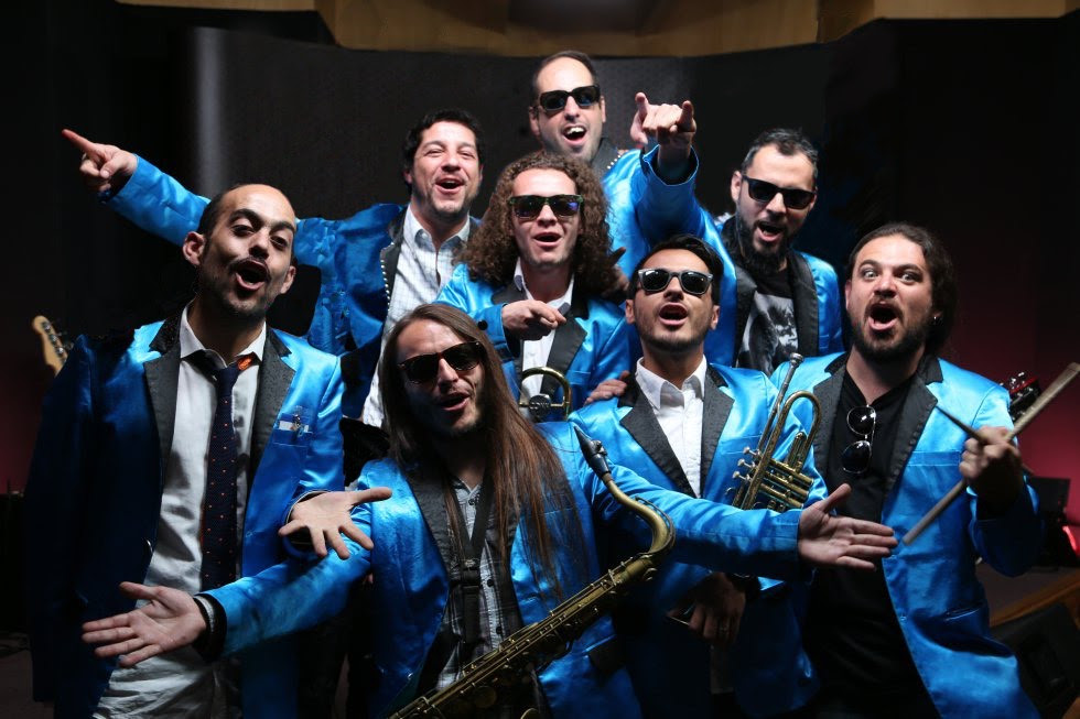 .<a href="/agrupacion/">Agrupación Cariño</a> viajó a los legendarios estudios Abbey Road para re-grabar su icónico tema “Espero Que Te Acuerdes De Mí” para el soundtrack de 'Soy Tu Fan: La Película'. bit.ly/3ARYIi0 📽️