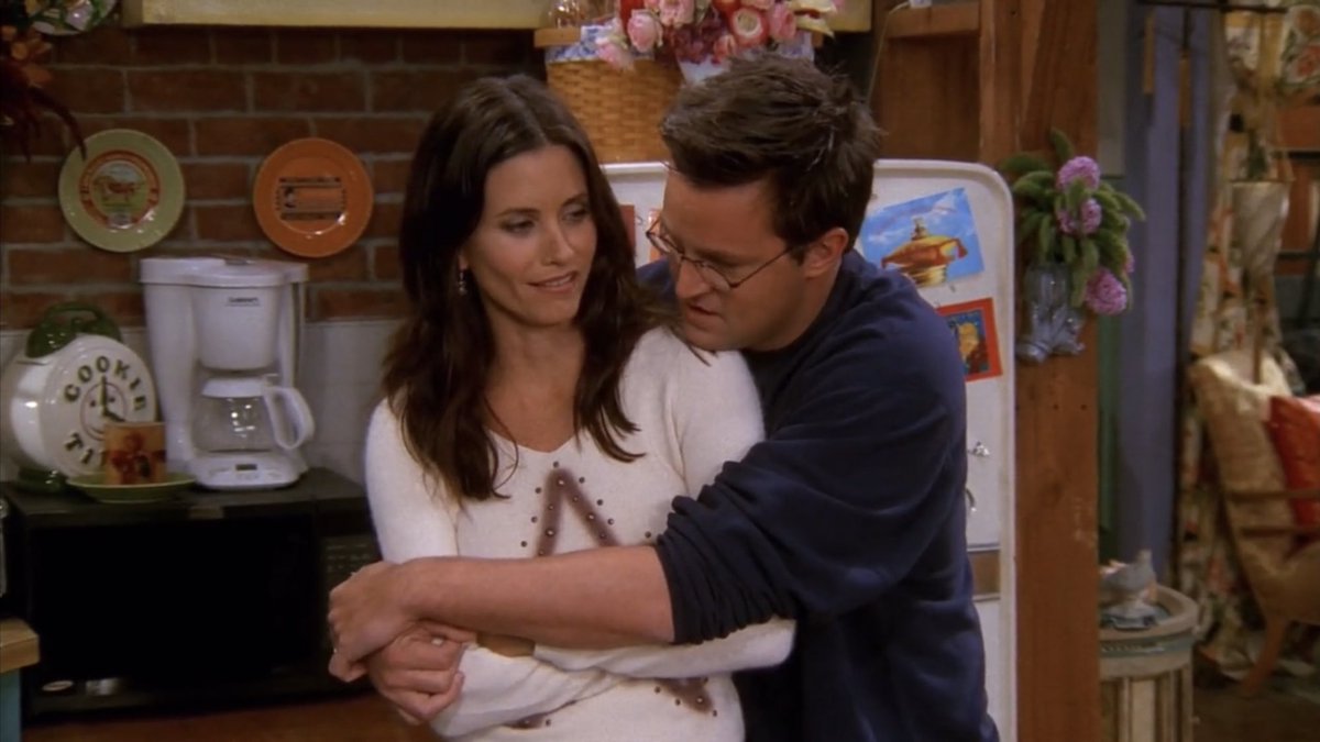 wdwruffalo's tweet photo. chandler calming down monica <3 https://t.co/zAP77KWCJ2