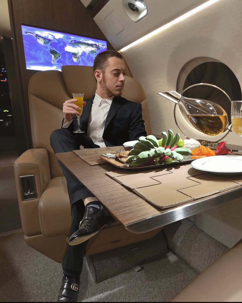 TheRealRodmahn's tweet photo. “Attention, this is how successful men leave Atlanta to go to Dubai 

You bitches can’t even spell DUBAI!” https://t.co/eNEB8huzm1