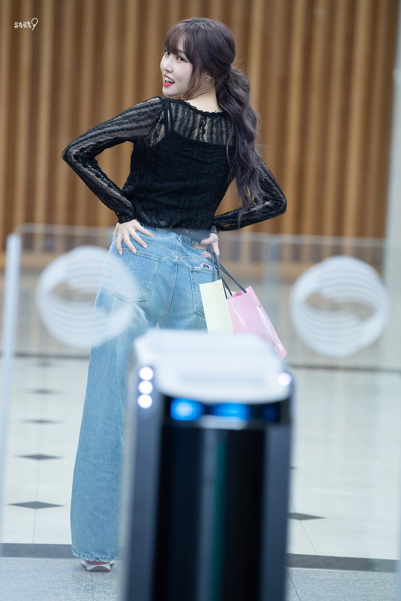 971004_yuju's tweet photo. 220907 STATION Z 퇴근

어깨뿐이겠어~ 다 예쁜 유주웅니🫶🏻💙

#유주 #YUJU #최유나 #망망

🐶📷 https://t.co/RqyNq06X4j https://t.co/cXflkGhoT0