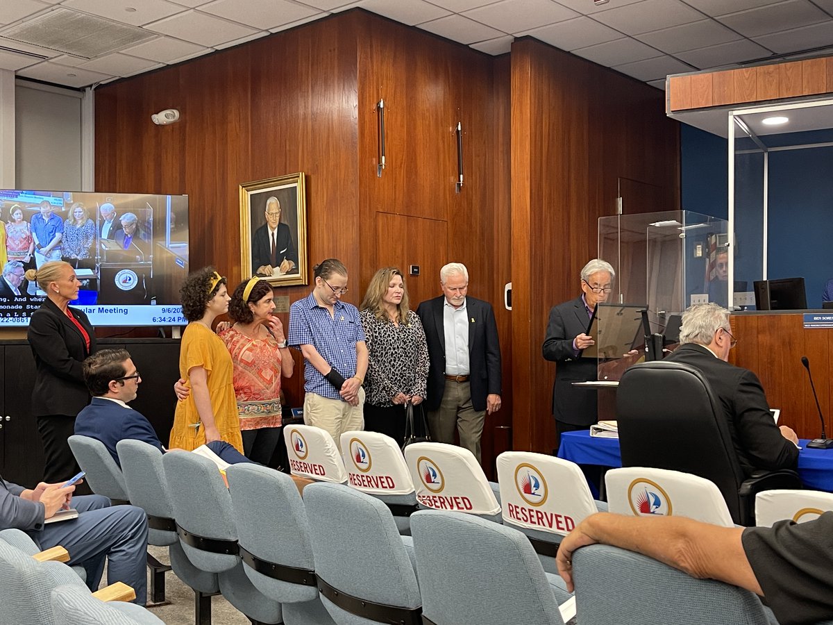 FTLCityNews's tweet image. At tonight&apos;s Commission Meeting, Commissioner @glassman4ftl presented a proclamation declaring September 2022, as Childhood Cancer Awareness Month in the City of #FortLauderdale. 

CC: @AlexsLemonade 
@FloridaAAP
