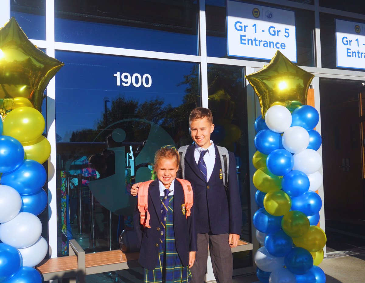 SouthpointeA's tweet photo. Welcome back, Titans! Our families arrived on campus to enthusiastic cheers from our Grade 12 Students and Prefects! We hope everyone enjoyed their first day back at school!
#WelcomebackTitans #SouthpointeAcademy #FirstDayofSchool #SouthpointeCommunity https://t.co/apquKGWlyh