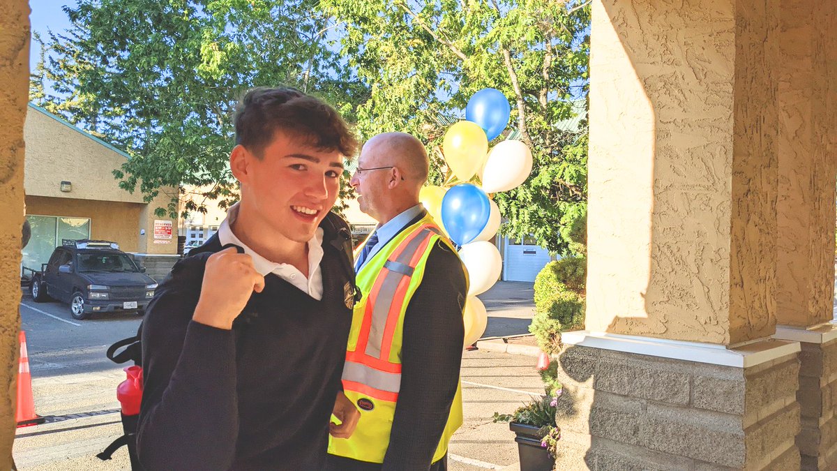 SouthpointeA's tweet photo. Welcome back, Titans! Our families arrived on campus to enthusiastic cheers from our Grade 12 Students and Prefects! We hope everyone enjoyed their first day back at school!
#WelcomebackTitans #SouthpointeAcademy #FirstDayofSchool #SouthpointeCommunity https://t.co/apquKGWlyh