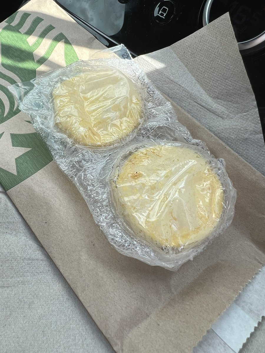 PamMonks's tweet photo. @StarbucksUK - if your customers are to enjoy your new egg bites?…… you may need to provide scissors to access them through the hard melted plastic?? 🤷🏻‍♀️🤦🏻‍♀️ https://t.co/ulqXcx4eQ1