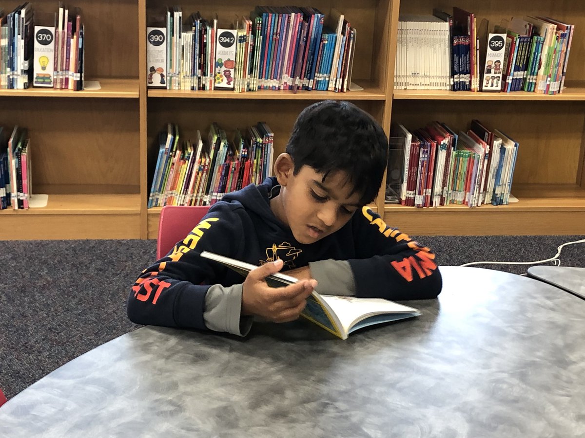 KanesKiddos's tweet photo. #kaneskiddos were caught reading today! #WalkeratWork #mymisd #WalStars https://t.co/opTQYvpEQV