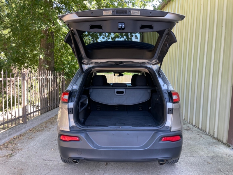 The_CarCo's tweet image. 2014 JEEP CHEROKEE FWD 4DR ALTITUDE
Vin: 1C4PJLCS5EW170563
Price: $12,900
Miles: 136,000
Call: 469-929-4777
Schedule an appointment today.
#motor_vehicle #autotag #carautomotive #designcar #usedcardealership #motorvehicle #thecarlovers #carofinstagram #carspot #autotrend