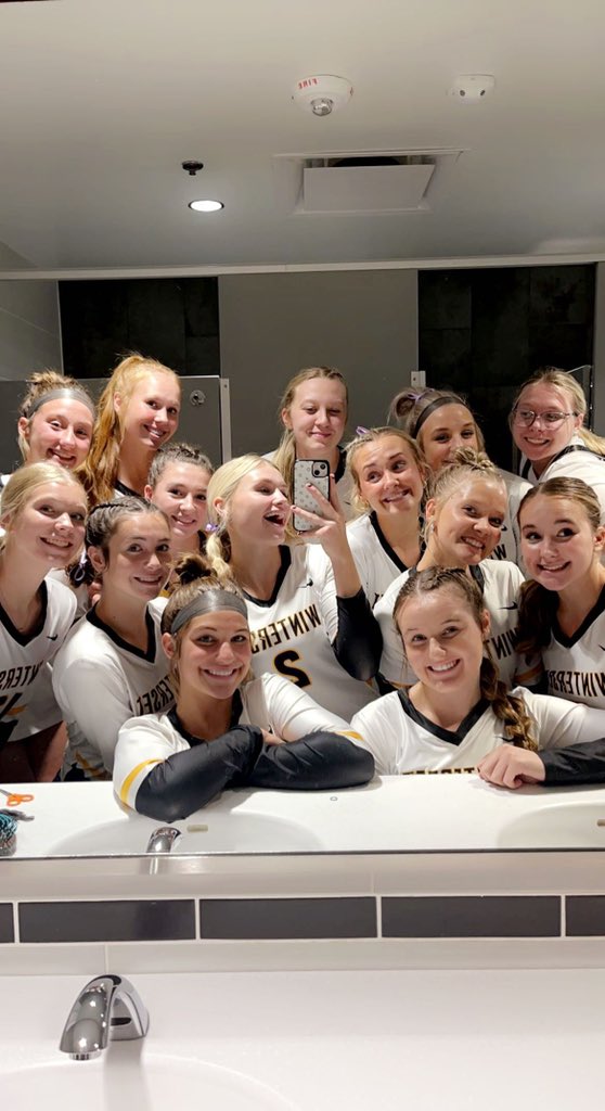 WHSHuskies1's tweet photo. COME SUPPORT THE VOLLEYBALL TEAM TONIGHT @ 7!! WHITE OUT⚪️ https://t.co/Hxjj7uoe0I