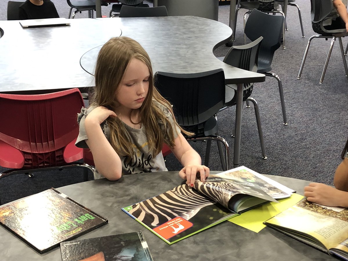 KanesKiddos's tweet photo. #kaneskiddos were caught reading today! #WalkeratWork #mymisd #WalStars https://t.co/oa6nlAMkae