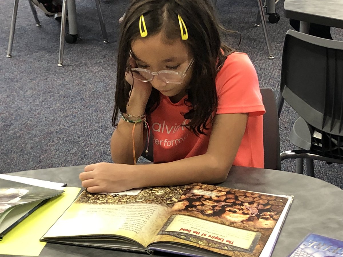 KanesKiddos's tweet photo. #kaneskiddos were caught reading today! #WalkeratWork #mymisd #WalStars https://t.co/oa6nlAMkae