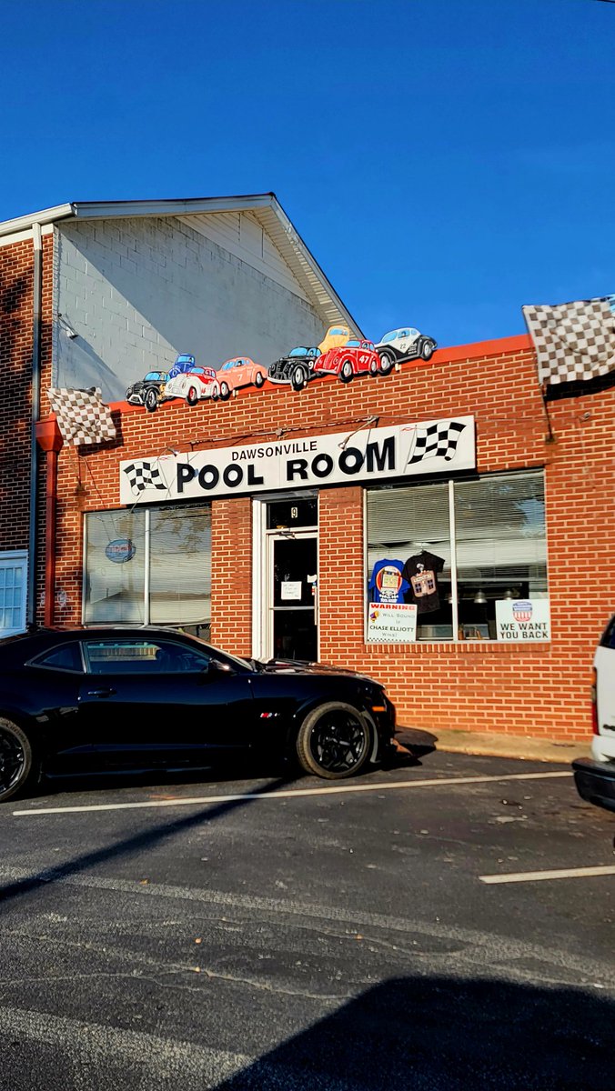 jkrolison's tweet photo. Stopped at @DawsonPoolRoom &amp; absolutely had a blast. The Bully Burger was 🔥! #di9 https://t.co/yqgqK809Xe