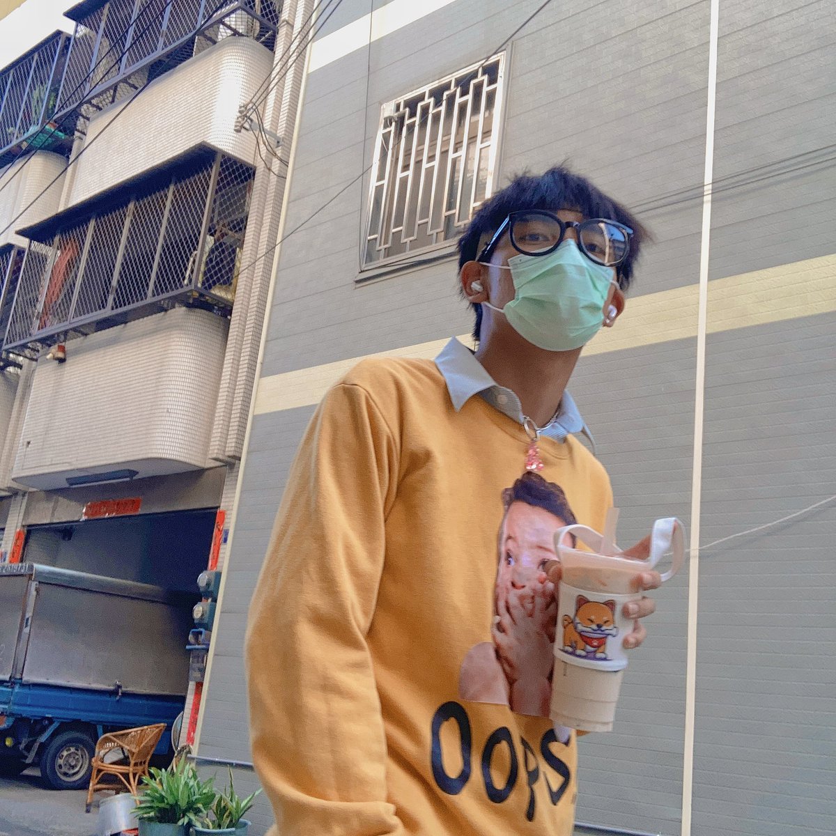 yong_chi31's tweet photo. 快秋天了 秋天的第一杯奶茶收到了嗎🥤 https://t.co/rbc7fPUUgf