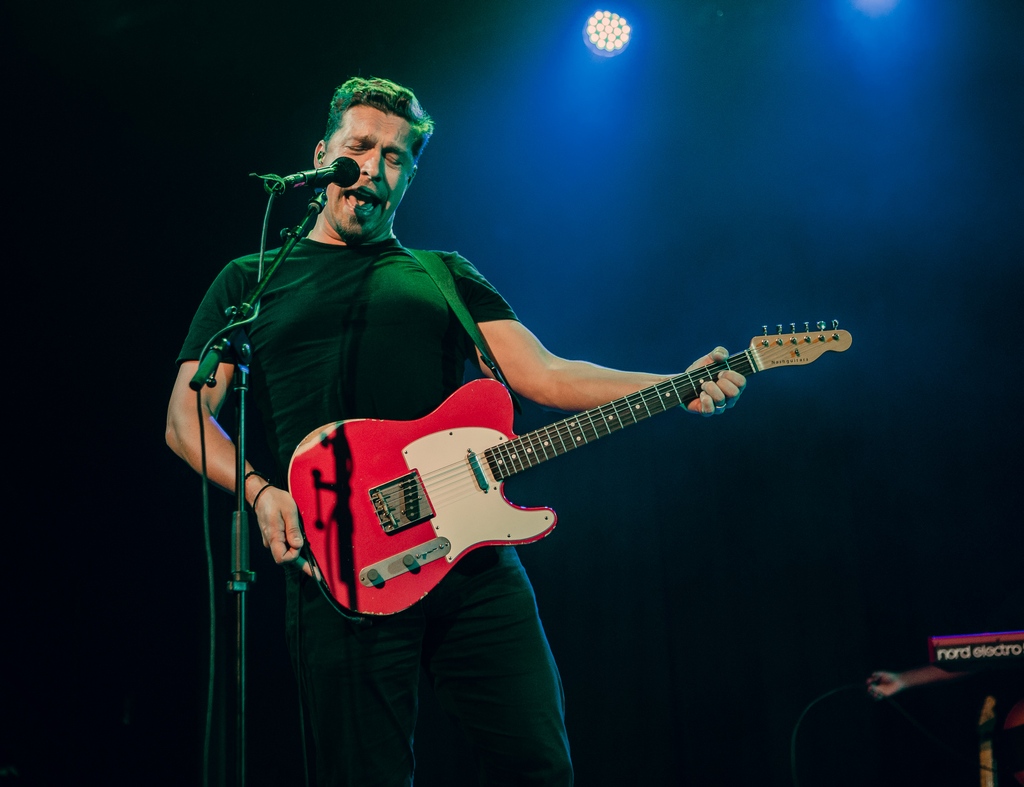AtlasArtist's tweet photo. [show review] @hansonmusic took fans @thevanburenphx on a journey through their discography on Sunday! Check out all the photos from the #RedGreenBlueTour! https://t.co/dfBhRScGad https://t.co/W5NoCUhUZW