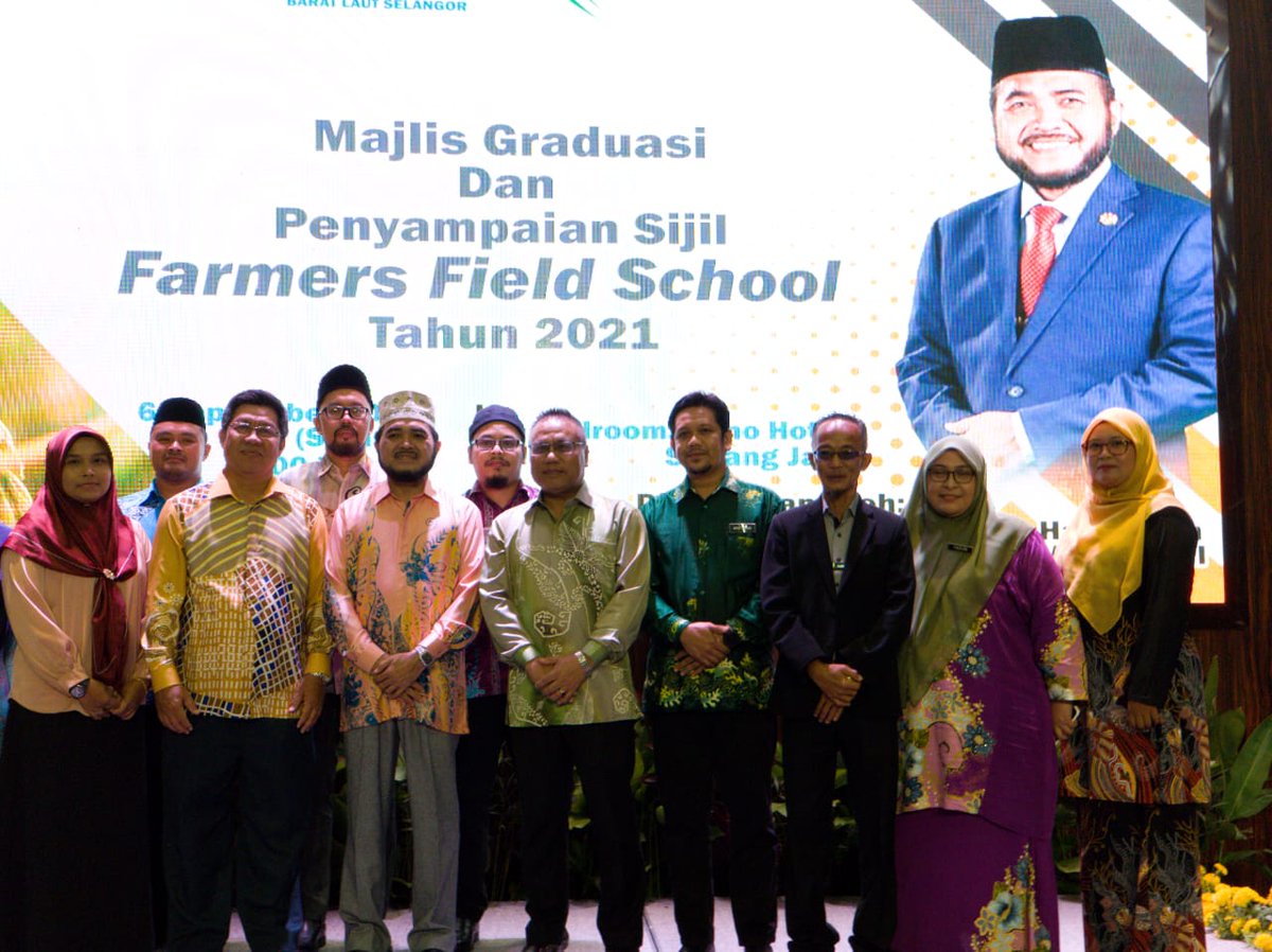 Majlis Graduasi dan penyampaian sijil Farmer Feild School  IADA  Barat Laut Selangor. Kerjasama IADA Barat Laut Selangor, Jabatan Pertanian selangor dan BPIT .
<a href="/rkiandee/">Dr Ronald Kiandee</a> 
<a href="/azman1505/">DATUK AZMAN MAHMOOD</a> 
@mafimalaysia