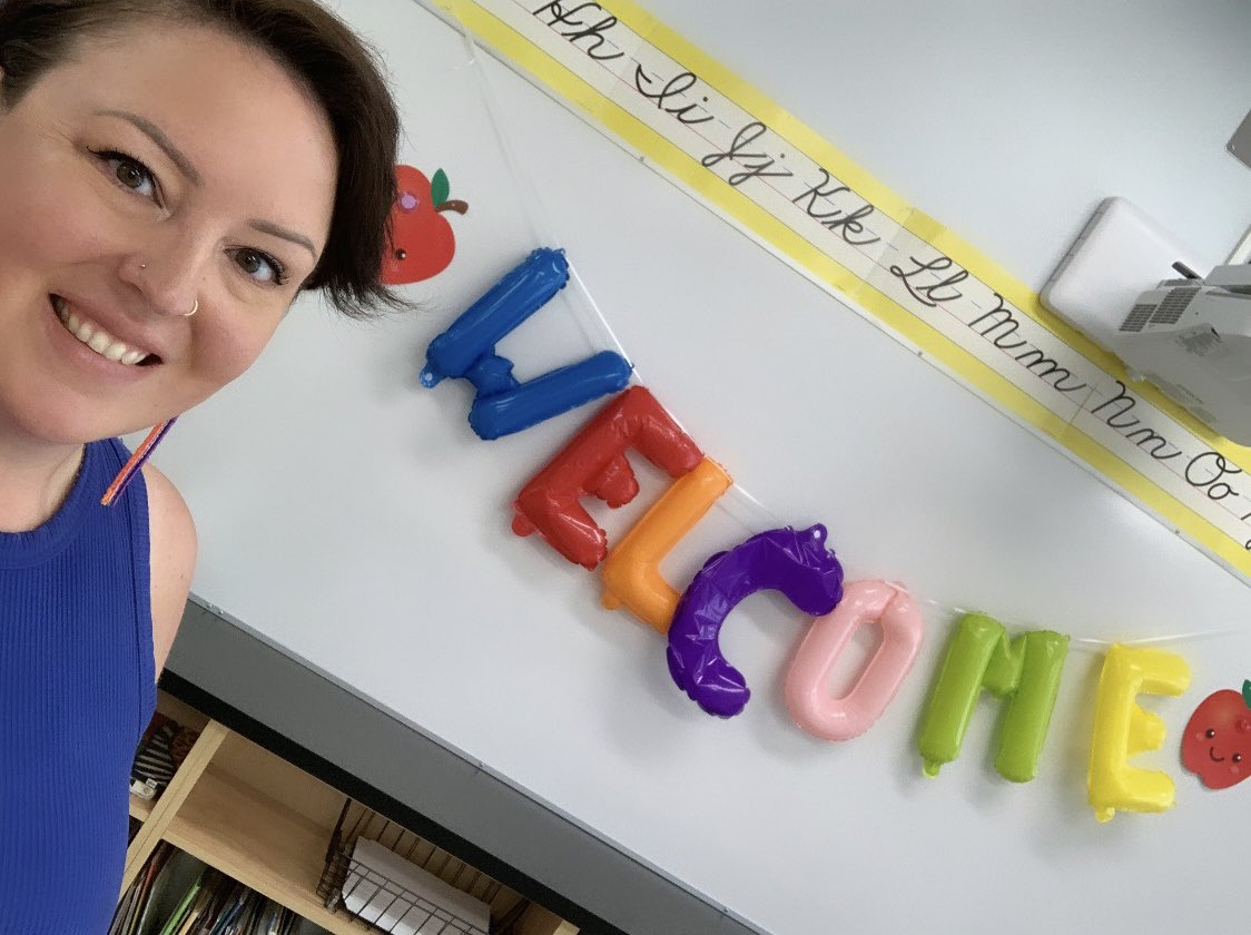 mandateaches's tweet photo. Grade 6/7 but make it cute. 
#WelcomeBack #FirstDayOfSchool https://t.co/MbvUKteofQ