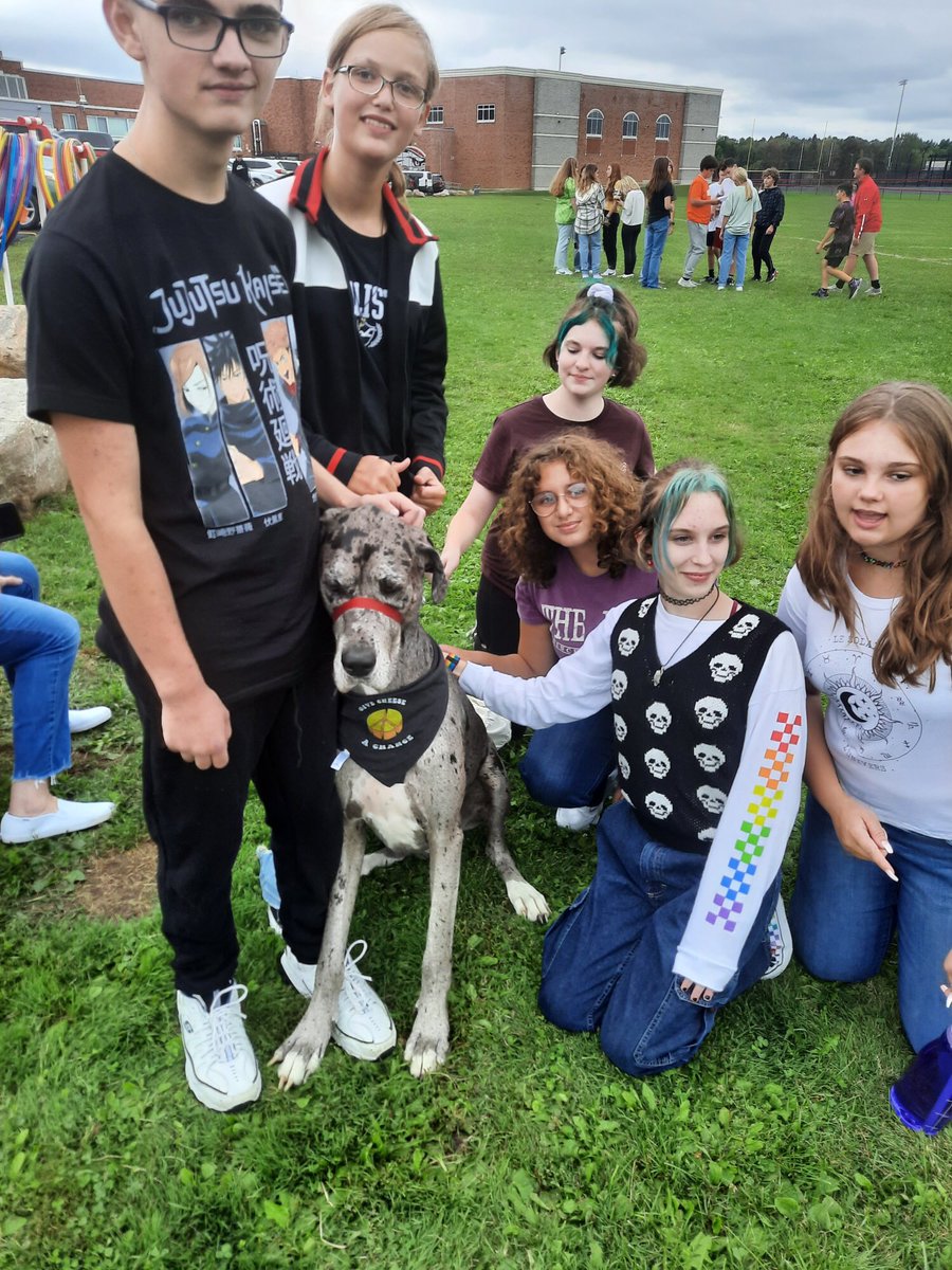 RayleGoy's tweet photo. @DNelsonBMS @bcsd_bezio BMS IS the place to be! Great first day! thank you for including me, I love my human friends. See you tomorrow. Love, Laci Mae https://t.co/MB2su7OsMZ