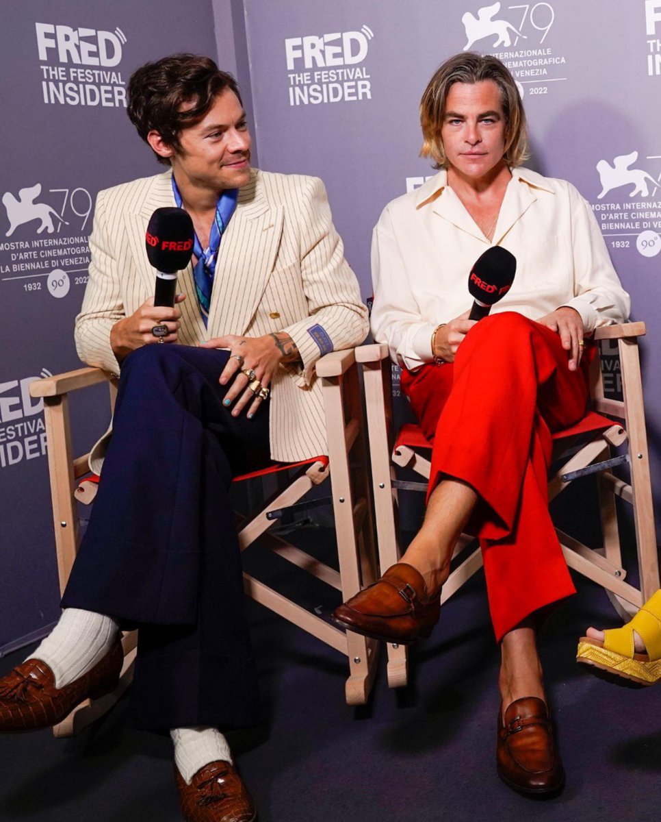 TessWalsh24's tweet photo. Chris Pine is radiating "English major forced to work with theater kids on a group project" energy https://t.co/X3VhdYYBsT