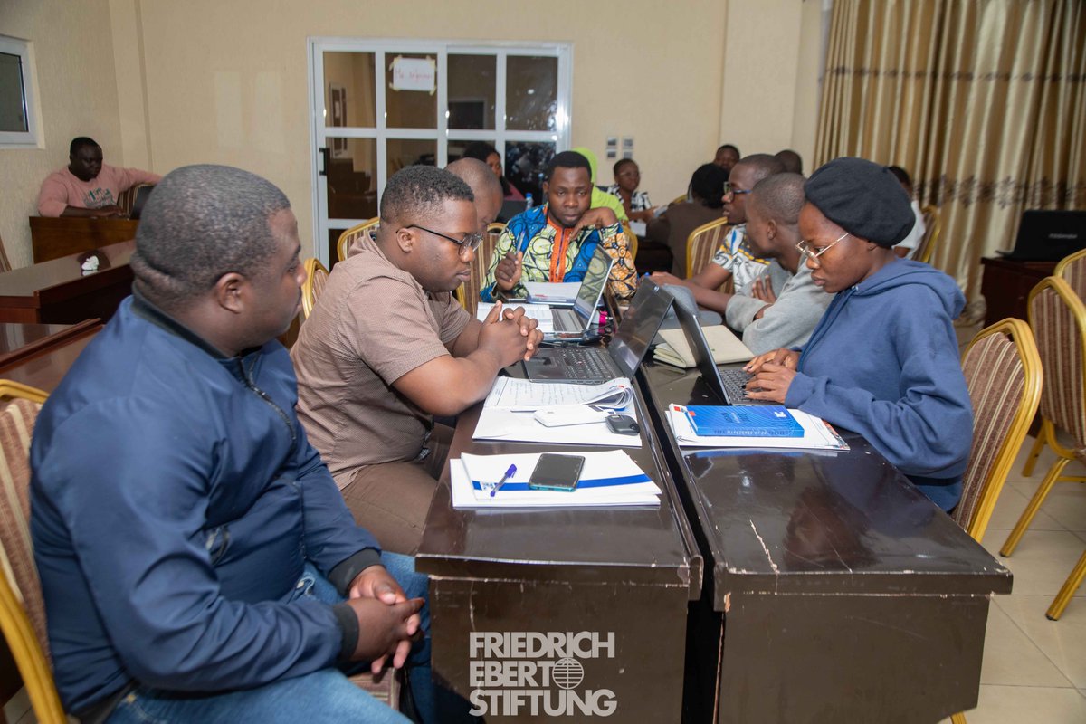 Nuitamment, la nouvelle tombe. Situation extraordinaire oblige, les jeunes leaders du Bénin sont appelés à rejoindre la salle de conférence de toute urgence. C’est le conseil extraordinaire des ministres. 
#jlb2022
#session4
