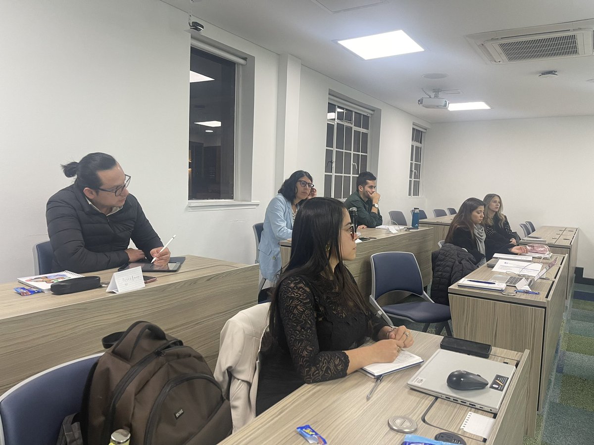 🟣paulagaviriamkt tweet media