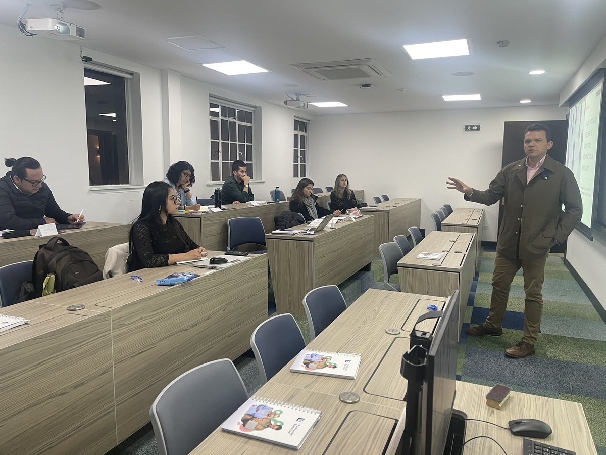 🟣paulagaviriamkt tweet media