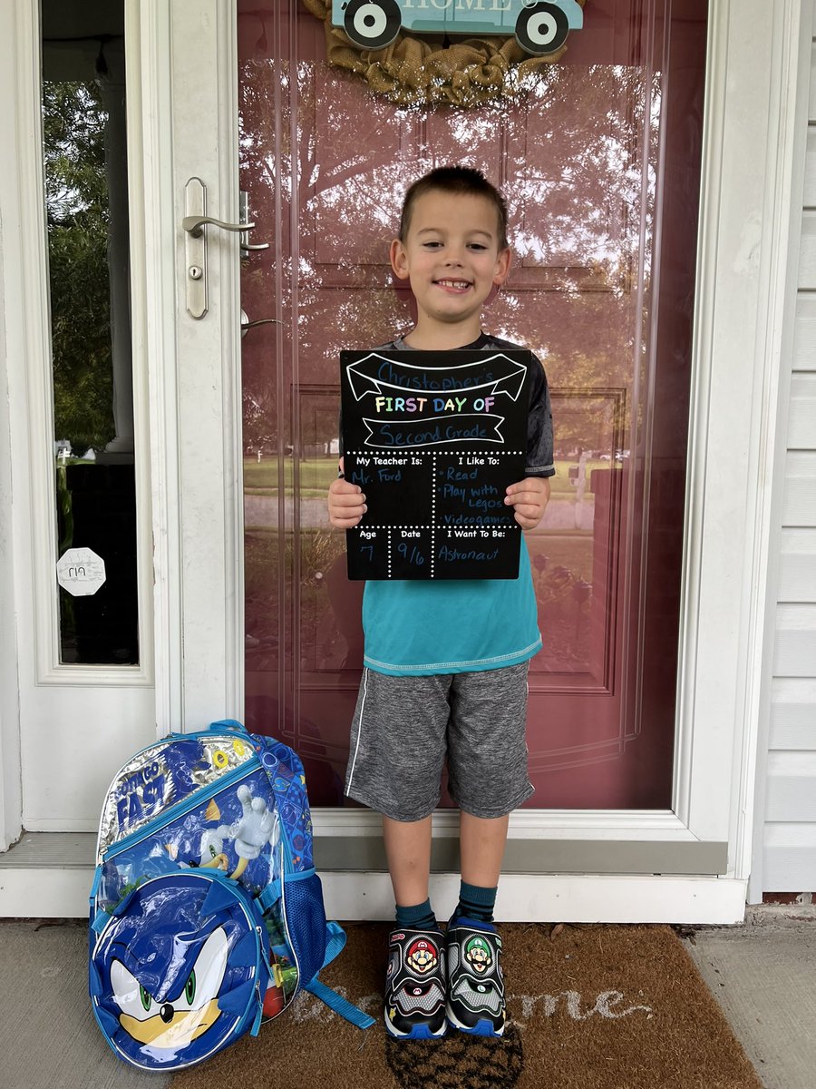 mcfrarey's tweet photo. First day as first year teacher at @NPESbraves3012 . Schuyler’s first day of kindergarten and CJs first day of second grade at NPES. #buildthebestsps #spsstrong #nansemondparkwaybraves https://t.co/roJefK0ezY